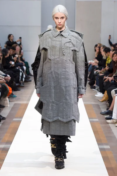 Look 17
